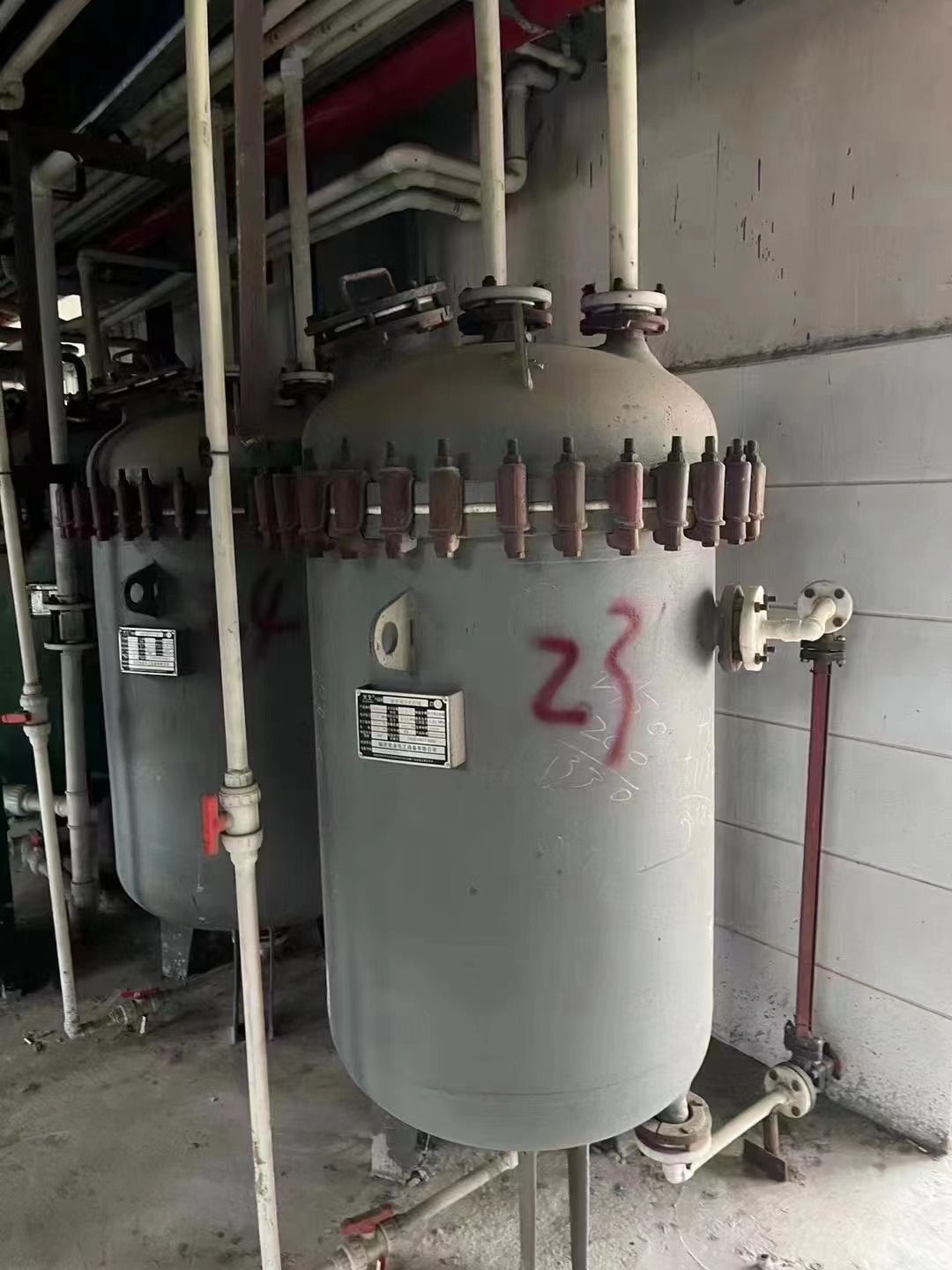 轉(zhuǎn)讓二手搪瓷儲罐 60臺容積600L立式搪瓷儲罐