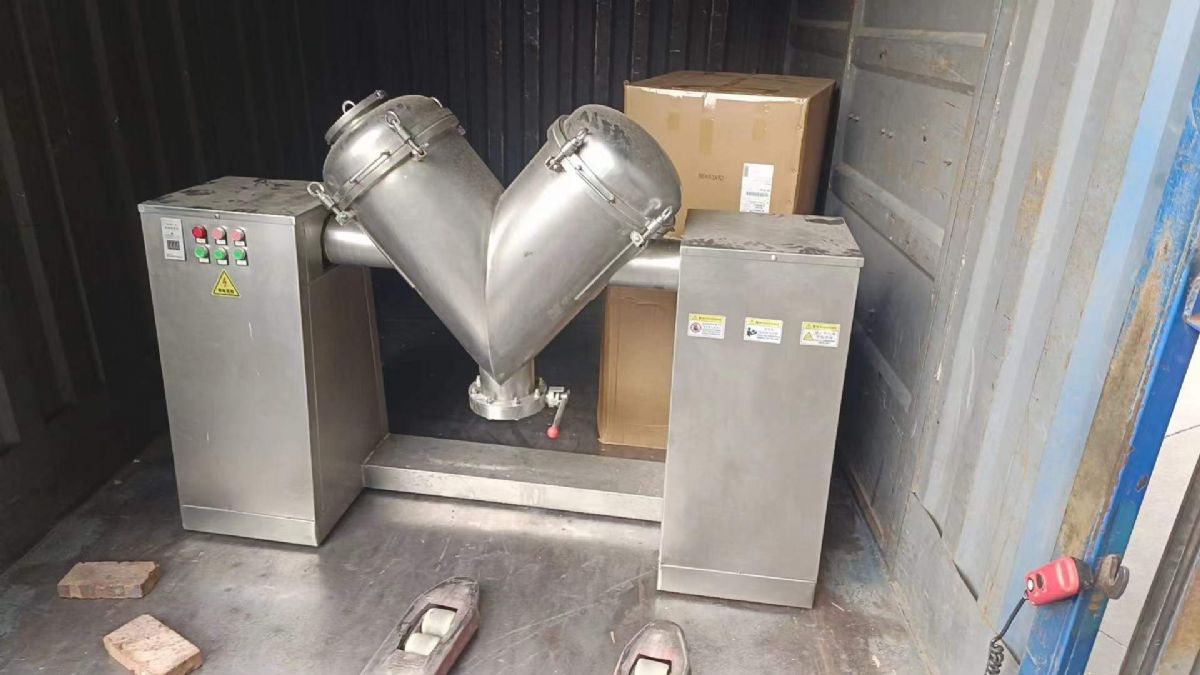 轉(zhuǎn)讓二手V型混合機(jī) 一臺(tái)容積100L內(nèi)部帶強(qiáng)制攪拌V型混合機(jī)