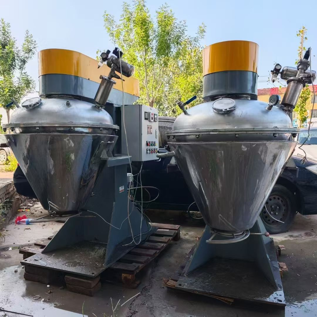 轉(zhuǎn)讓二手混合干燥機(jī) 兩臺(tái)容積100升真空立式混合干燥機(jī)