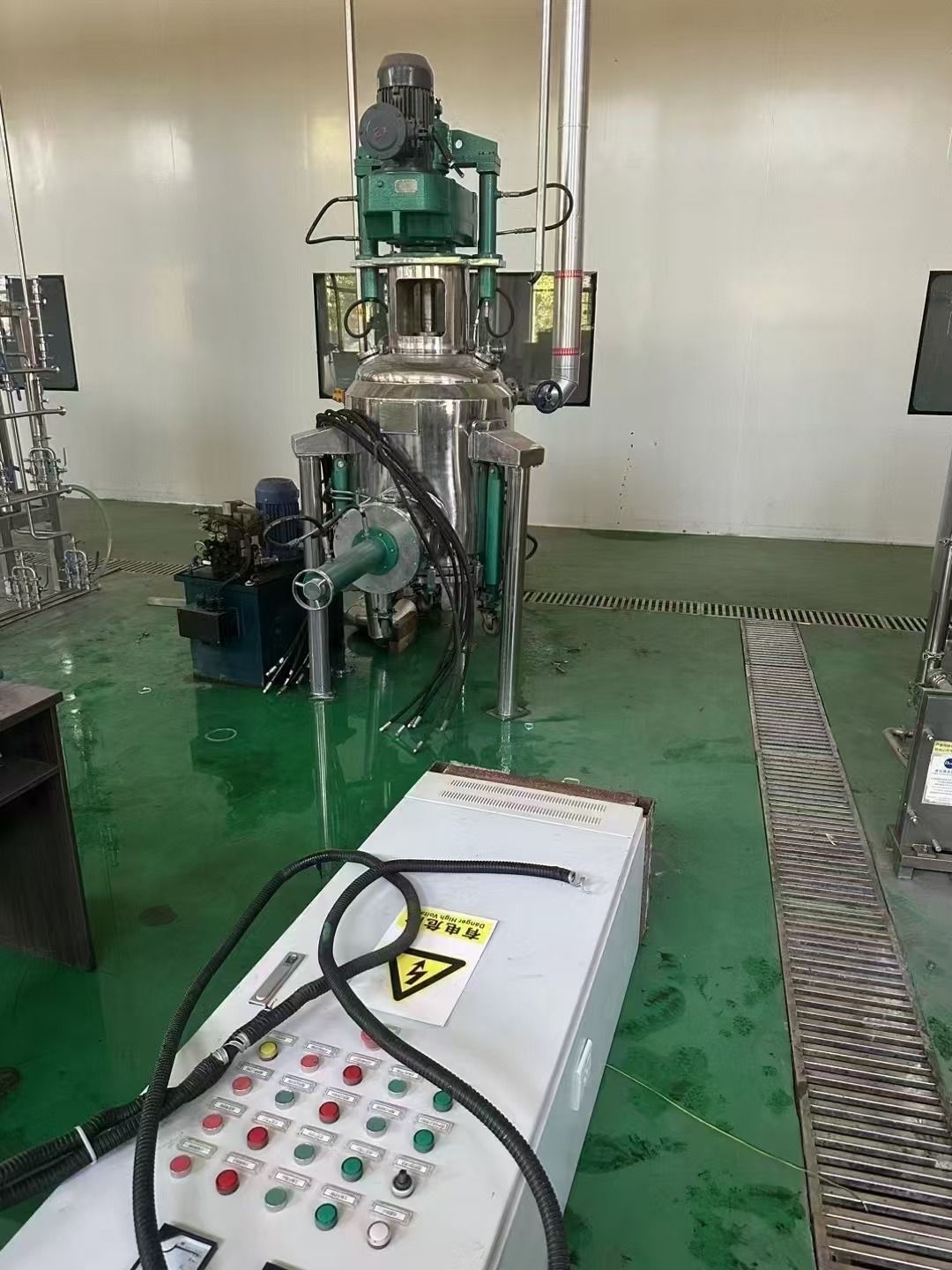 轉(zhuǎn)讓二手三合一過濾機 一臺容積200L江蘇巨鼎產(chǎn)實驗型三合一過濾機
