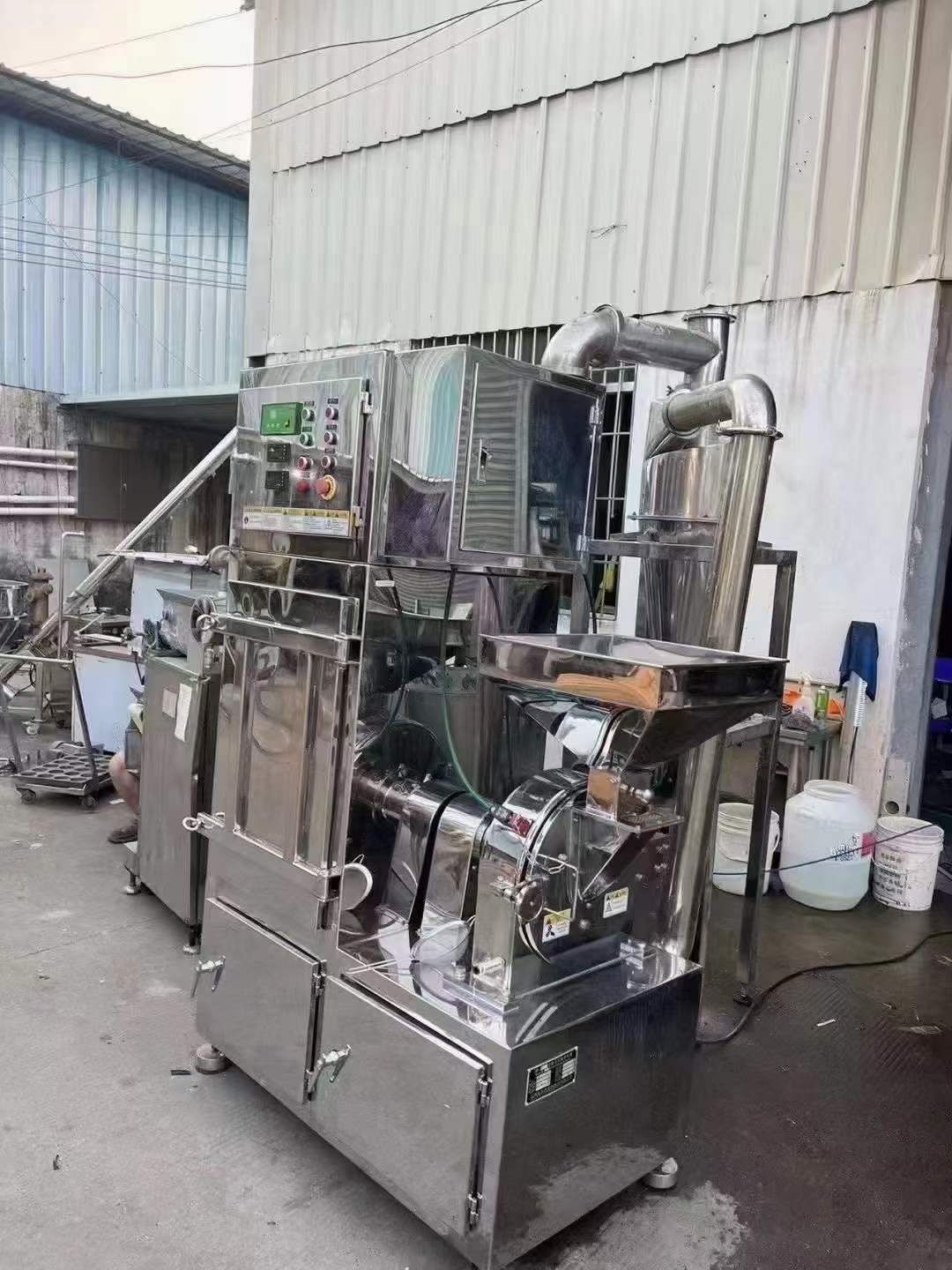 轉(zhuǎn)讓二手*粉碎機(jī) 一臺(tái)30B外置除塵全不銹鋼*粉碎機(jī)