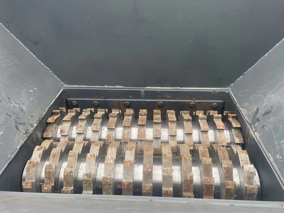 轉(zhuǎn)讓二手單軸撕碎機 一臺800型柴油動力高效撕碎機