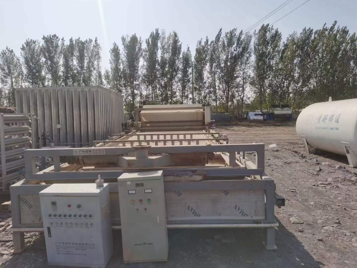 轉(zhuǎn)讓二手污泥脫水機(jī) 一套3米X12米廣州鼎坤帶式壓濾機(jī)