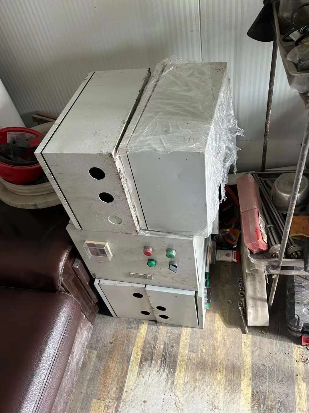 轉(zhuǎn)讓二手不銹鋼反應(yīng)釜 容積500L-800L電加熱內(nèi)外拋光反應(yīng)釜