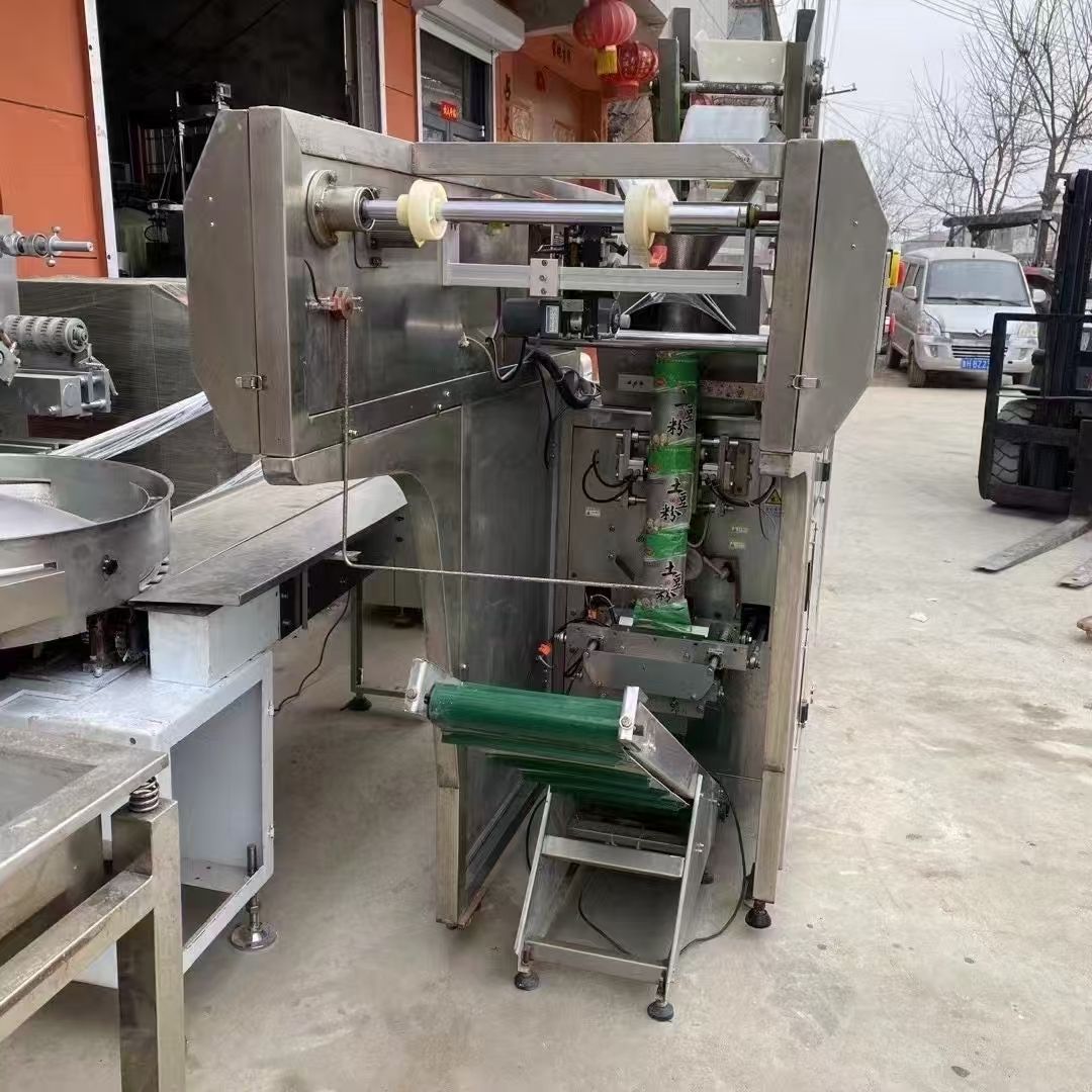 轉(zhuǎn)讓二手土豆粉包裝機(jī) 一臺400X型配帶上料機(jī)土豆粉包裝機(jī)