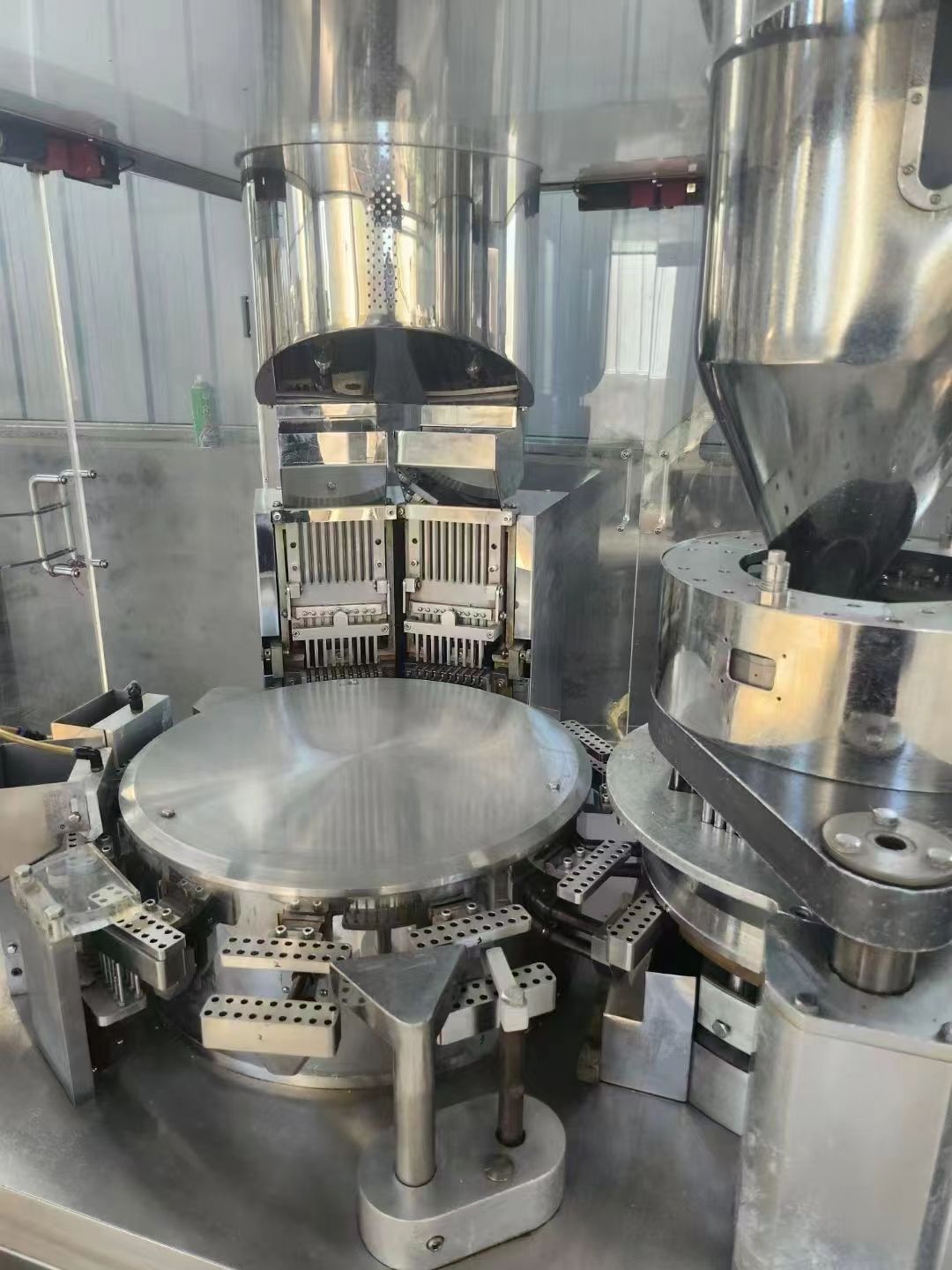 轉(zhuǎn)讓二手膠囊填充機 兩臺2000型北京翰林產(chǎn)硬膠囊填充機