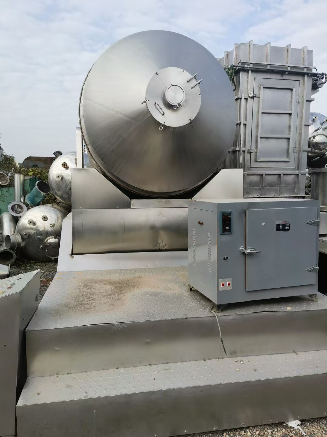 轉(zhuǎn)讓二手二維混合機(jī) 一臺(tái)容積12000L大型二維運(yùn)動(dòng)混合機(jī)