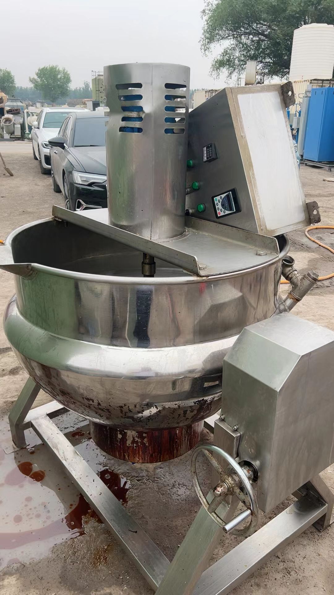 轉(zhuǎn)讓二手電加熱夾層鍋 一臺(tái)容積400升帶傾斜攪拌電加熱夾層鍋