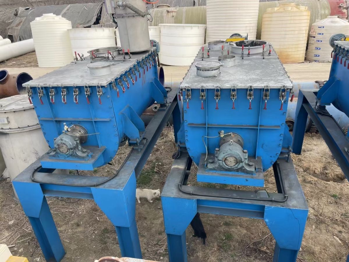 轉(zhuǎn)讓二手螺帶混合機(jī) 2立方-5立方中德合資螺帶混合機(jī)