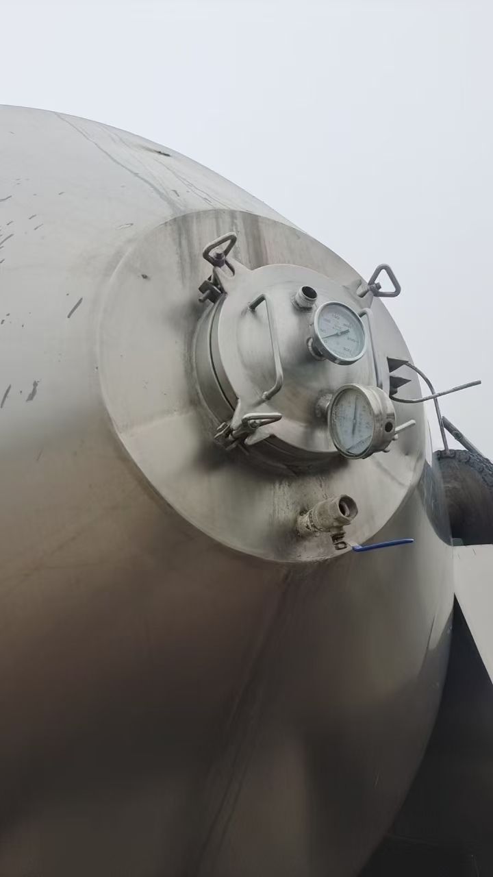 轉(zhuǎn)讓二手雙錐干燥機(jī) 四臺(tái)容積6000L不銹鋼真空回轉(zhuǎn)雙錐干燥機(jī)