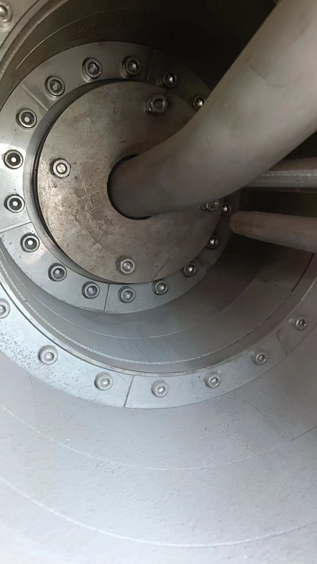 轉(zhuǎn)讓二手推料離心機(jī) 一臺(tái)400型湘潭產(chǎn)雙機(jī)推料離心機(jī)