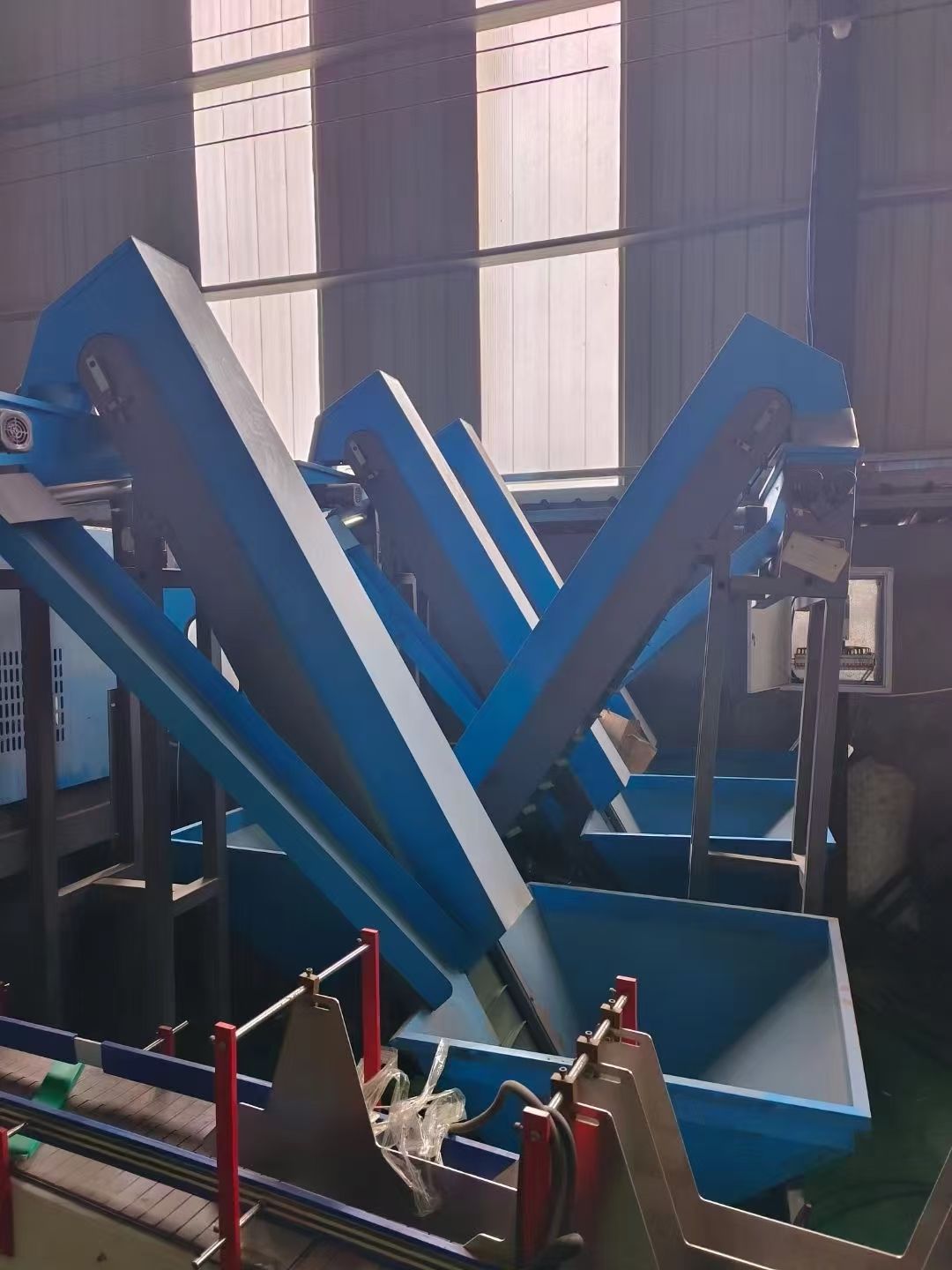 轉(zhuǎn)讓二手全自動吹瓶機 一臺商丘騰躍產(chǎn)一出四全自動吹瓶機