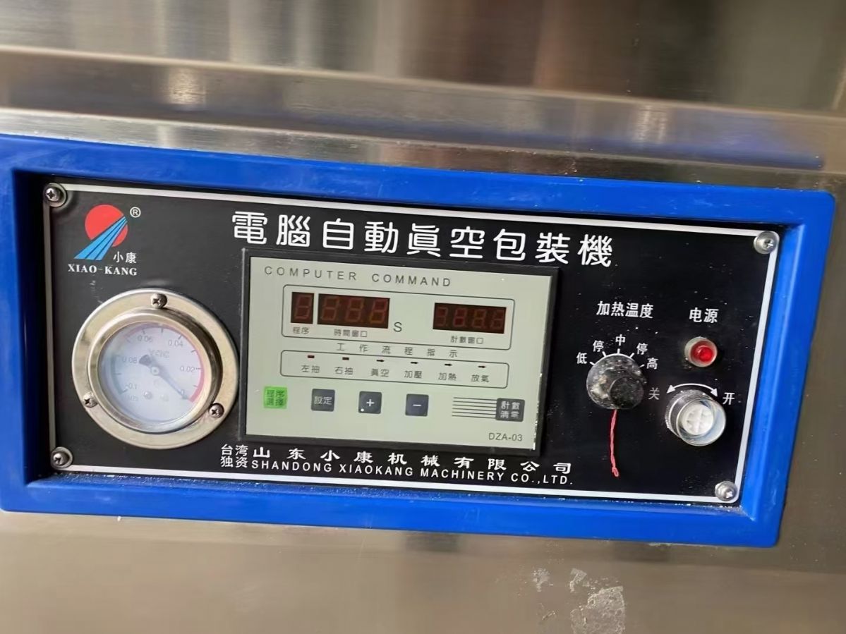 轉(zhuǎn)讓二手真空包裝機 一臺700型山東小康產(chǎn)配普旭泵雙室真空包裝機