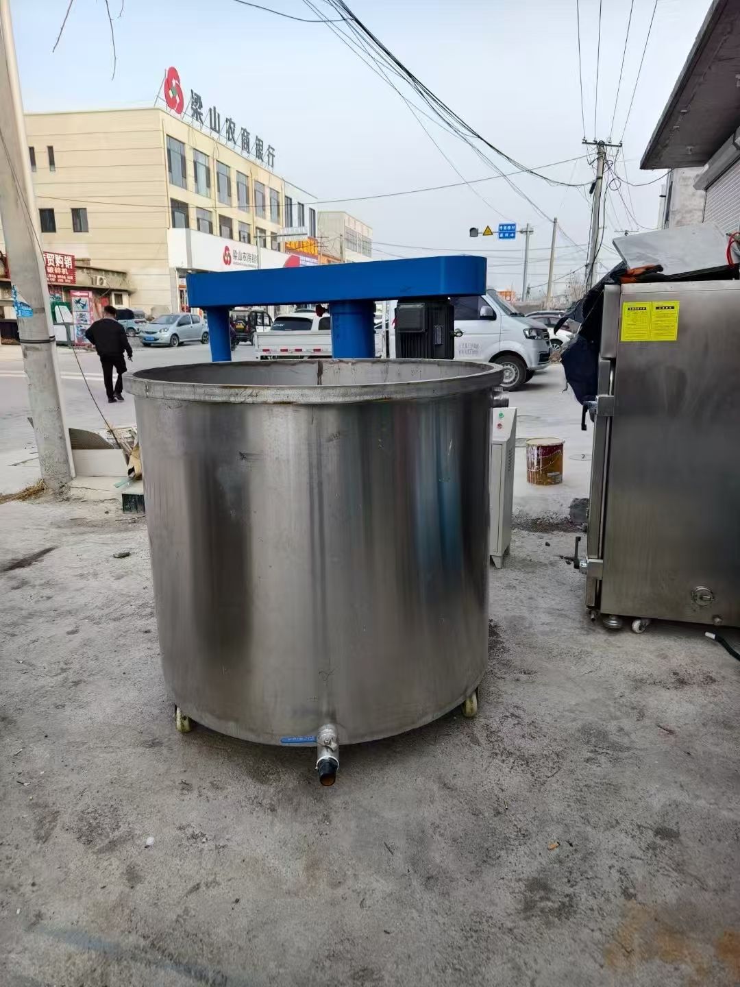 轉(zhuǎn)讓二手高速分散機(jī) 一臺功率22千瓦變頻調(diào)速防爆分散機(jī)