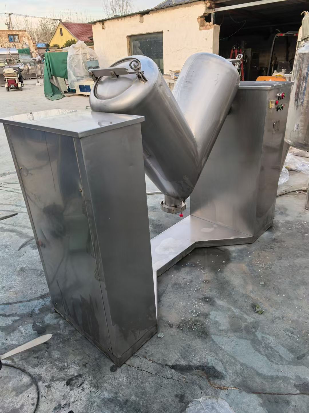 轉(zhuǎn)讓二手V型混合機 一臺容積150升全不銹鋼高效V型混合機