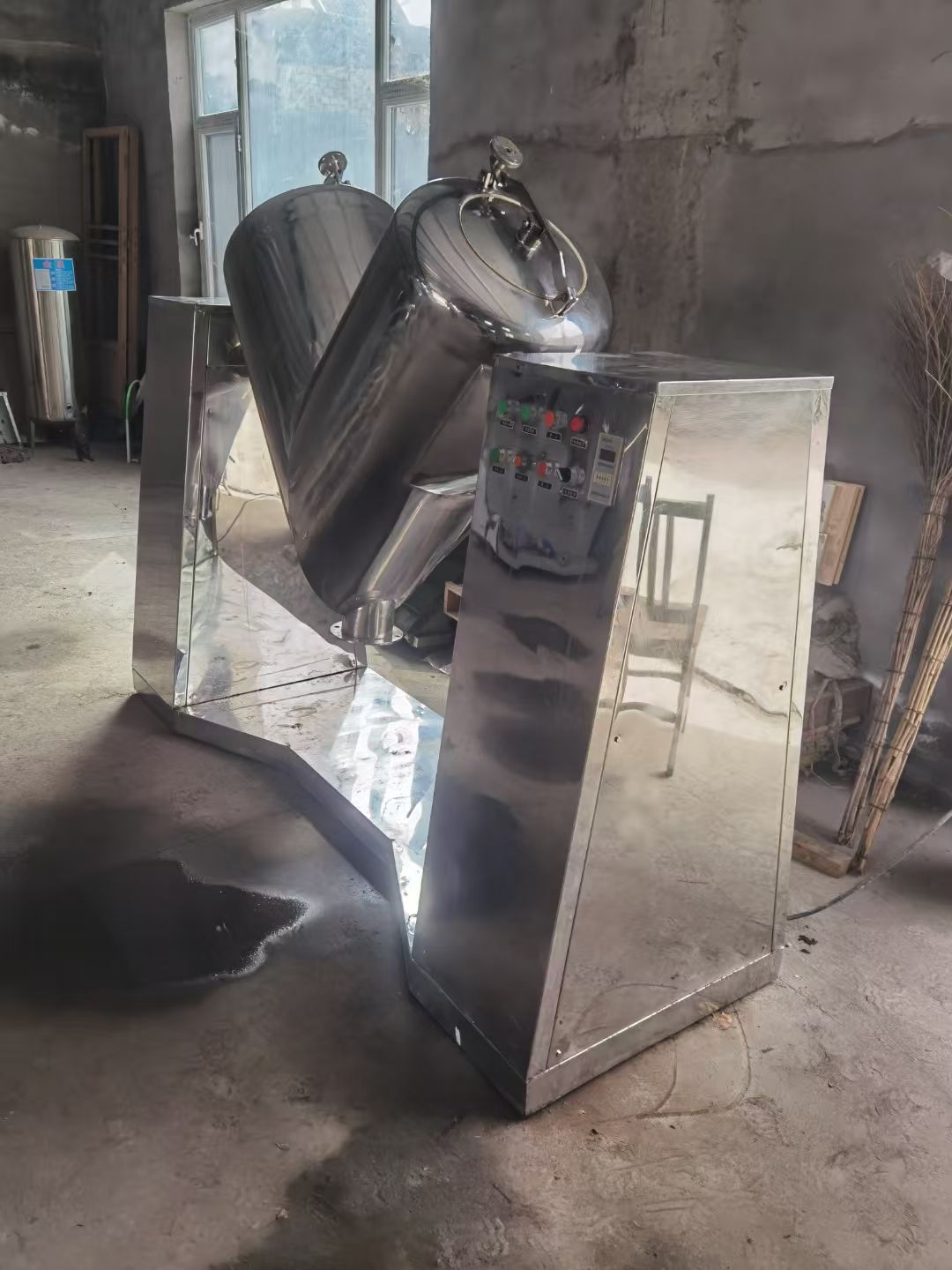 轉讓二手V型混合機 一臺容積200升內(nèi)強制攪拌高效V型混合機