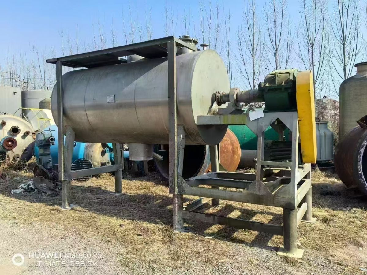 轉(zhuǎn)讓二手耙式干燥機(jī) 一臺容積5000L全不銹鋼真空耙式干燥機(jī)