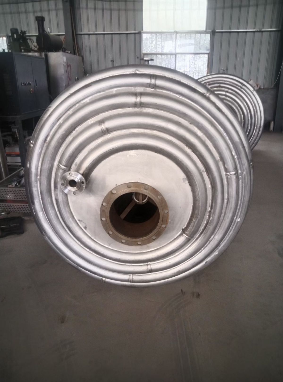 转让二手不锈钢反应釜 10台容积3立方壁厚8mm不锈钢反应釜