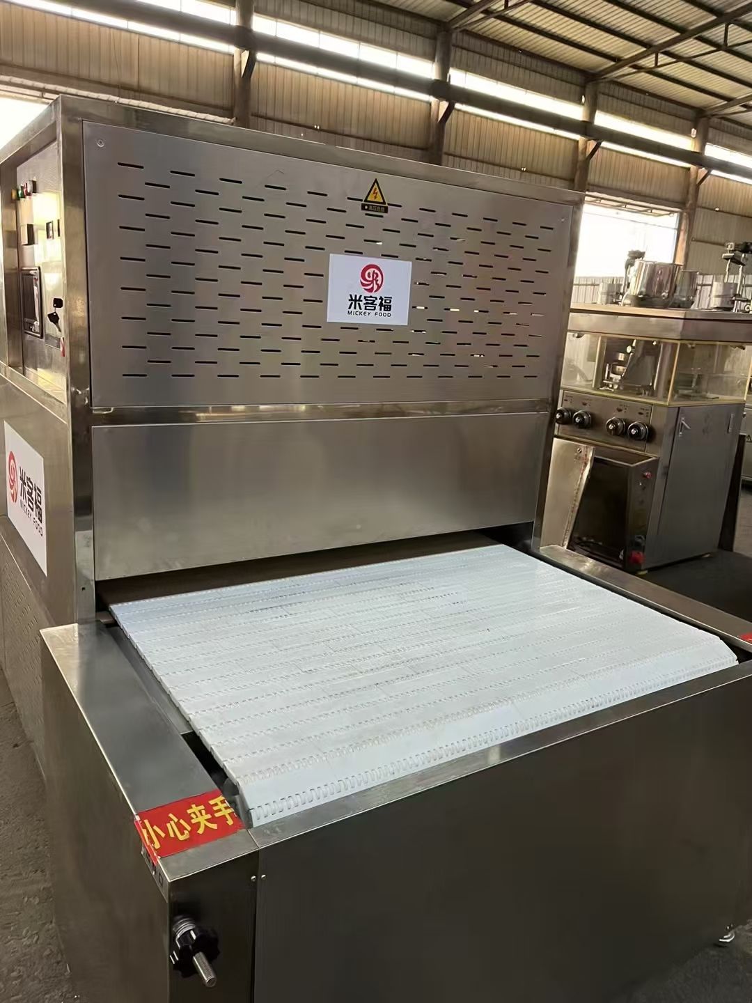 轉(zhuǎn)讓二手微波干燥機 一臺功率60千瓦風冷式微波干燥機