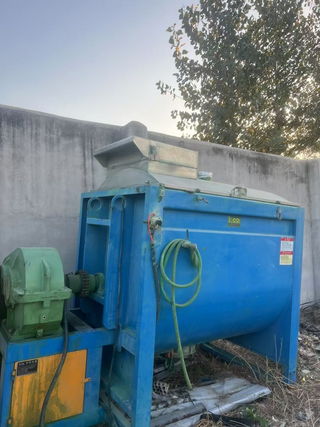 轉(zhuǎn)讓二手螺帶混合機 一臺容積2立方重型不銹鋼臥式螺帶混合機
