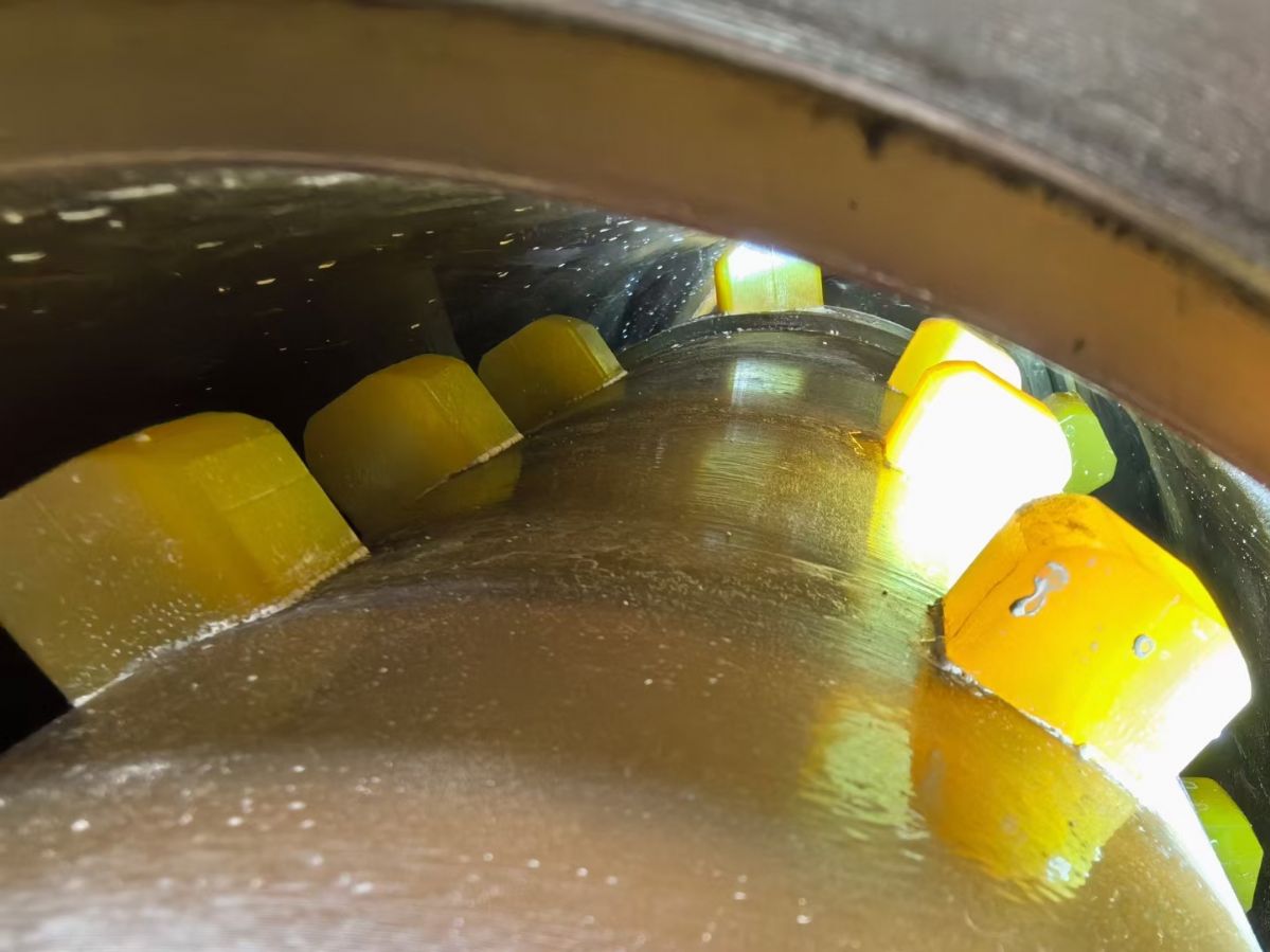 轉讓二手棒銷砂磨機 一臺容積20L上海申新恒力產(chǎn)聚源脂棒銷砂磨機