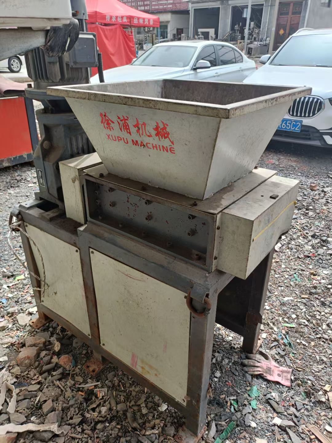 轉(zhuǎn)讓二手單軸撕碎機(jī) 一臺(tái)400型頂部電機(jī)單軸撕碎機(jī)