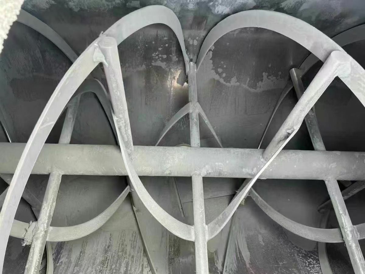 轉(zhuǎn)讓二手螺帶混合機(jī) 一臺(tái)容積8立方中軸加熱碳鋼臥式螺帶混合機(jī)
