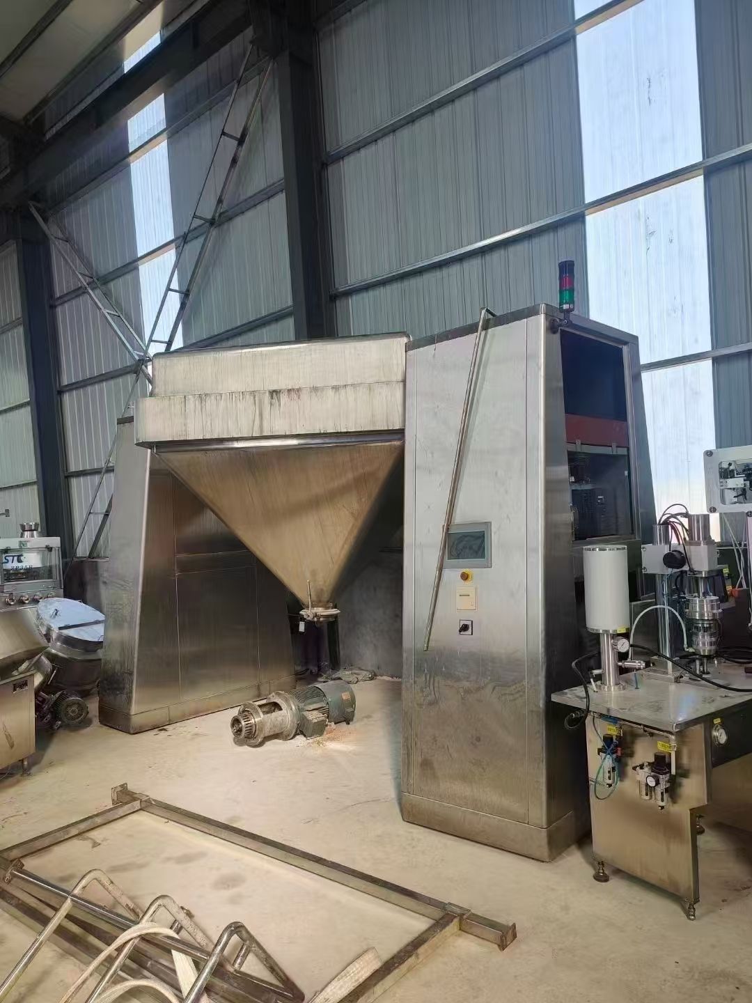 轉(zhuǎn)讓二手方錐混合機(jī) 容積1000L-3000L高效方錐混合機(jī)