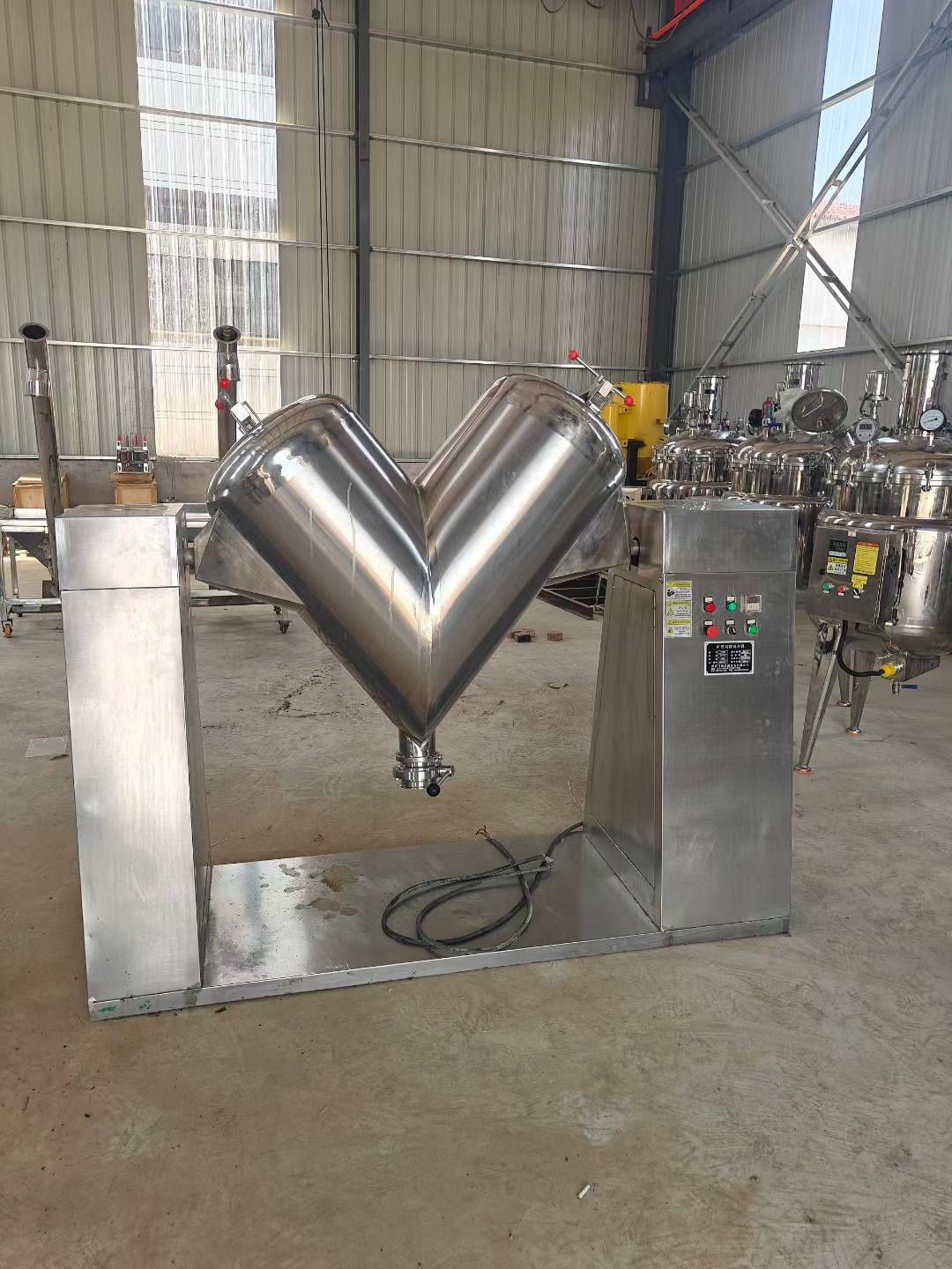 轉讓二手V型混合機 一臺容積300升食品級不銹鋼V型混合機