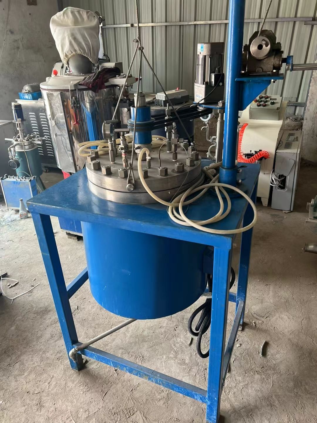 轉(zhuǎn)讓二手高壓反應(yīng)釜 一臺容積50L100公斤壓力高壓反應(yīng)釜