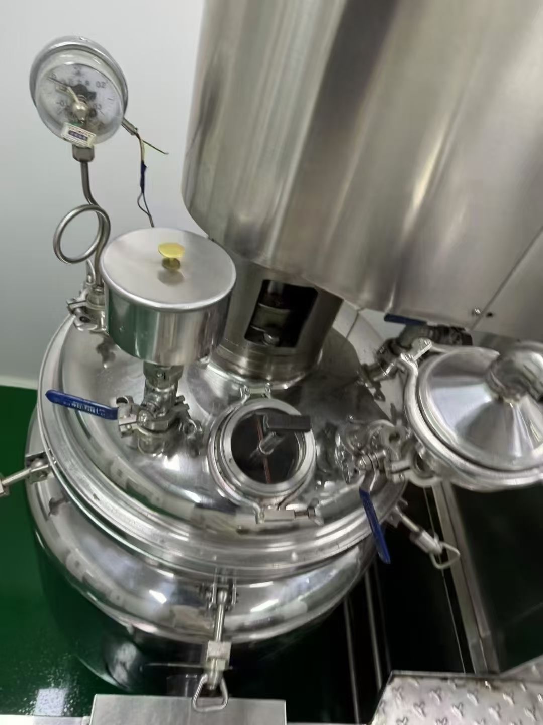 轉(zhuǎn)讓二手真空乳化機 一套容積350L帶水鍋油鍋均質(zhì)乳化機
