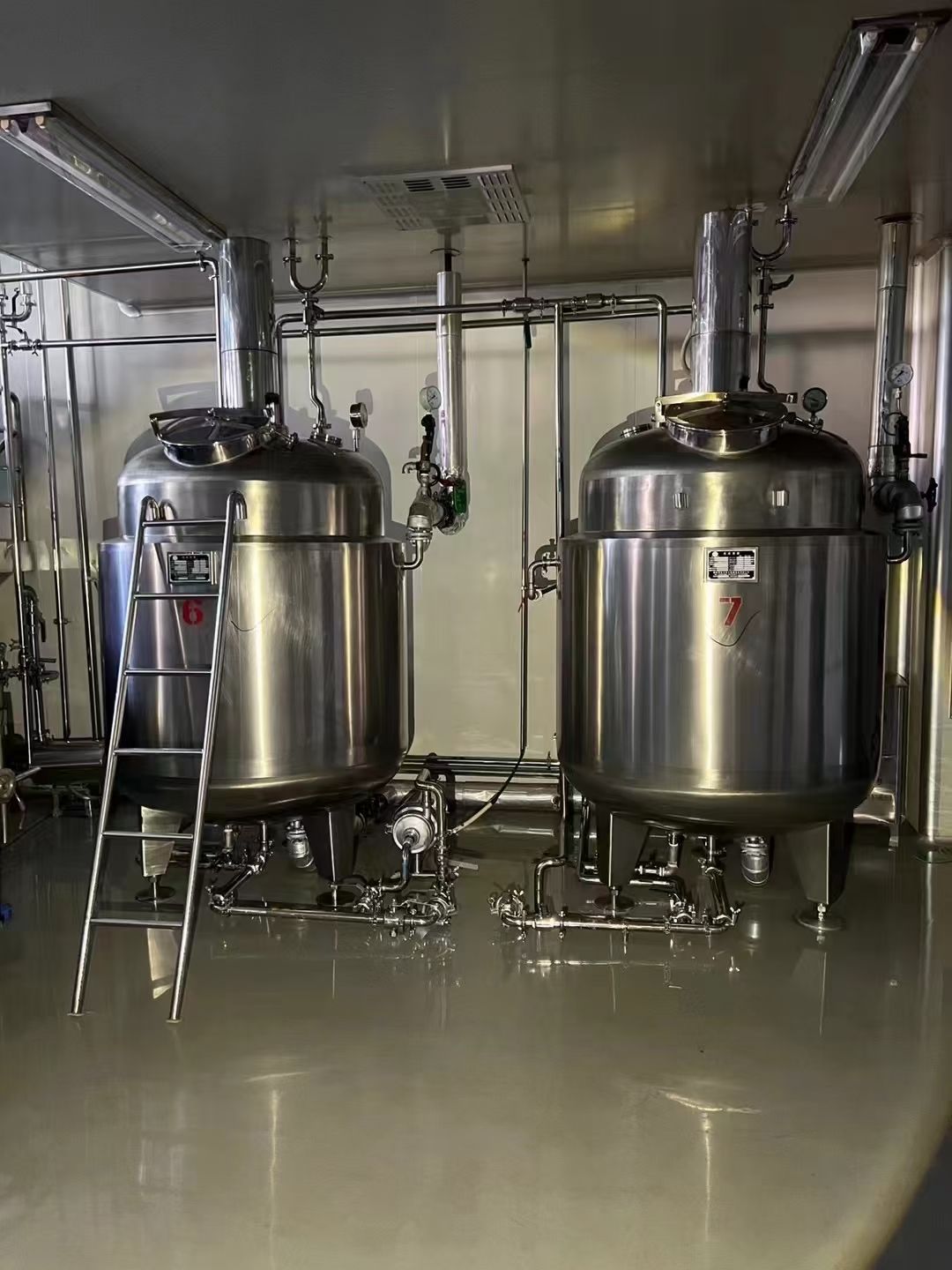 轉(zhuǎn)讓二手不銹鋼反應(yīng)釜 容積1000L-2000L內(nèi)外拋光不銹鋼反應(yīng)釜