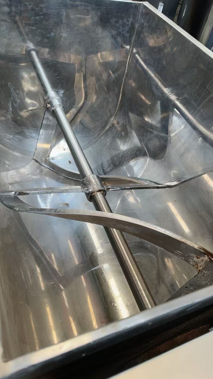 轉(zhuǎn)讓二手槽型混合機(jī) 一臺(tái)容積500L全不銹鋼臥式槽型混合機(jī)