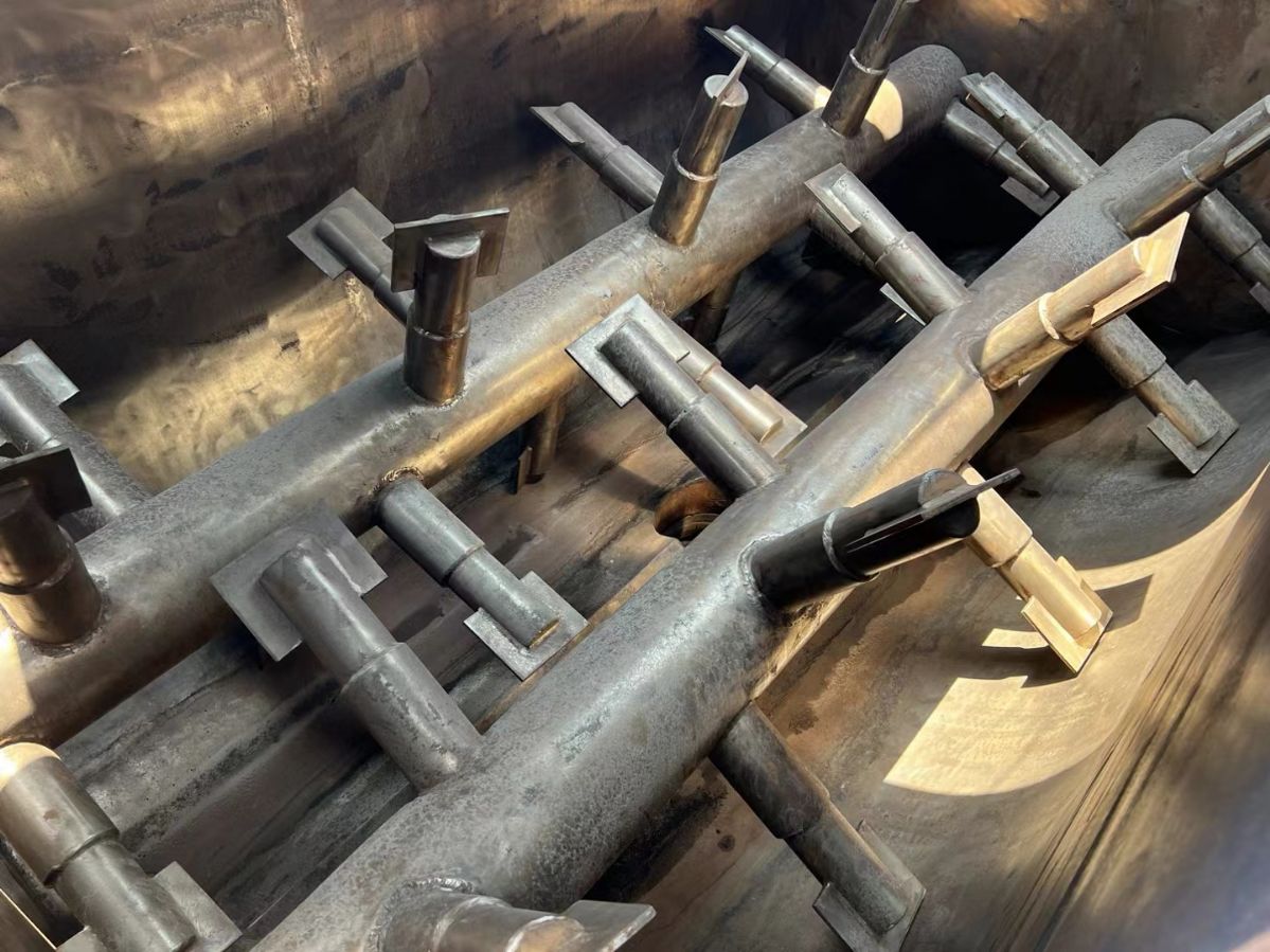 轉(zhuǎn)讓二手臥式混合機(jī) 兩臺(tái)容積4立方螺帶式無(wú)重力混合機(jī)