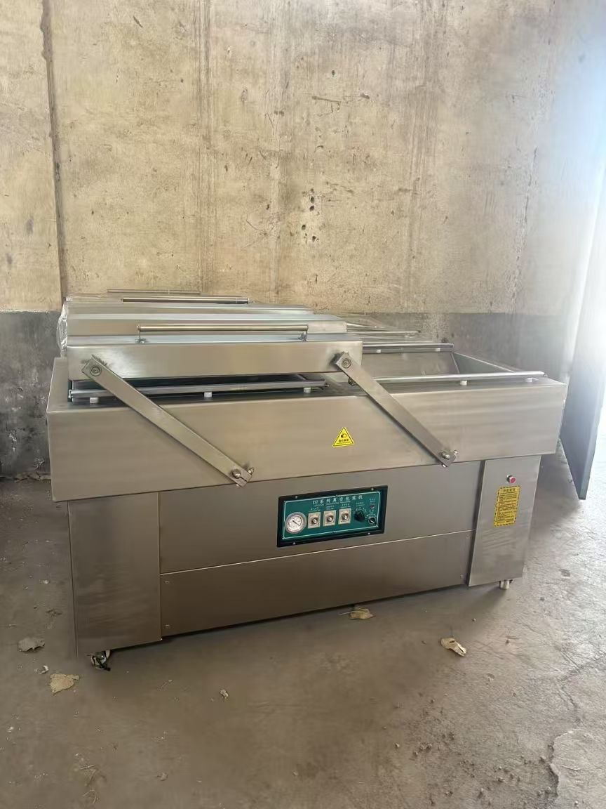 轉(zhuǎn)讓二手真空和面機 一臺800型雙室凹槽真空包裝機