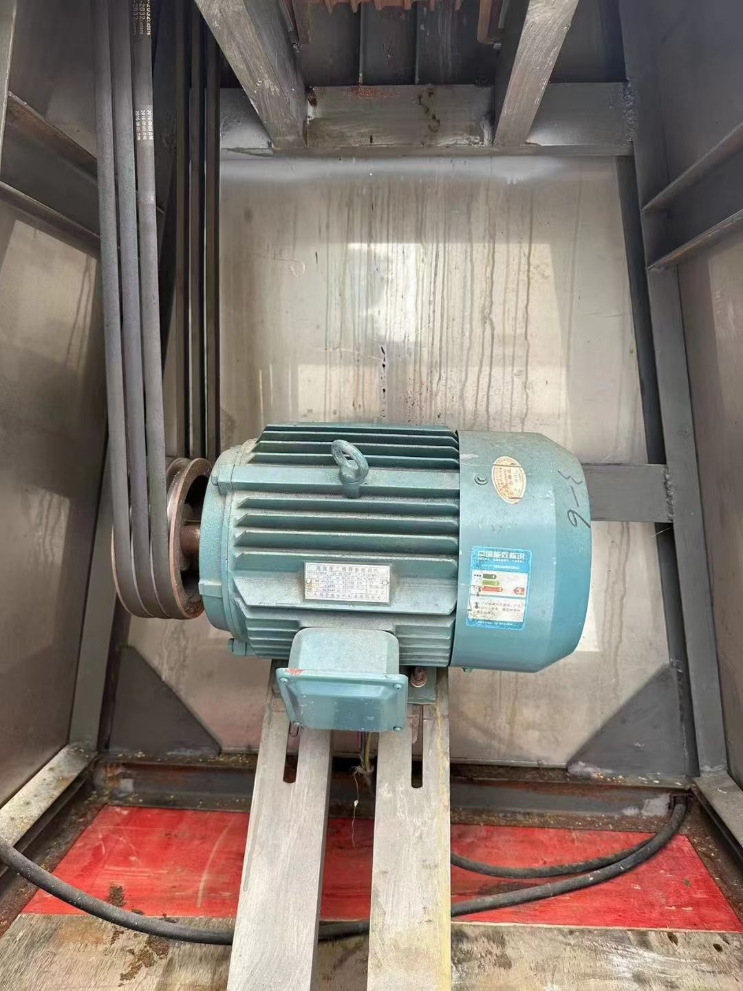 轉(zhuǎn)讓二手V型混合機(jī) 一臺(tái)容積500升不銹鋼高效V型混合機(jī)