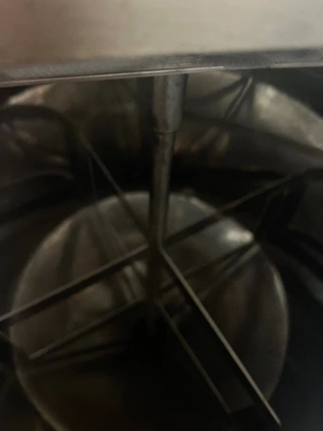 轉(zhuǎn)讓二手液體包裝機 一臺全自動內(nèi)置攪拌立式液體包裝機