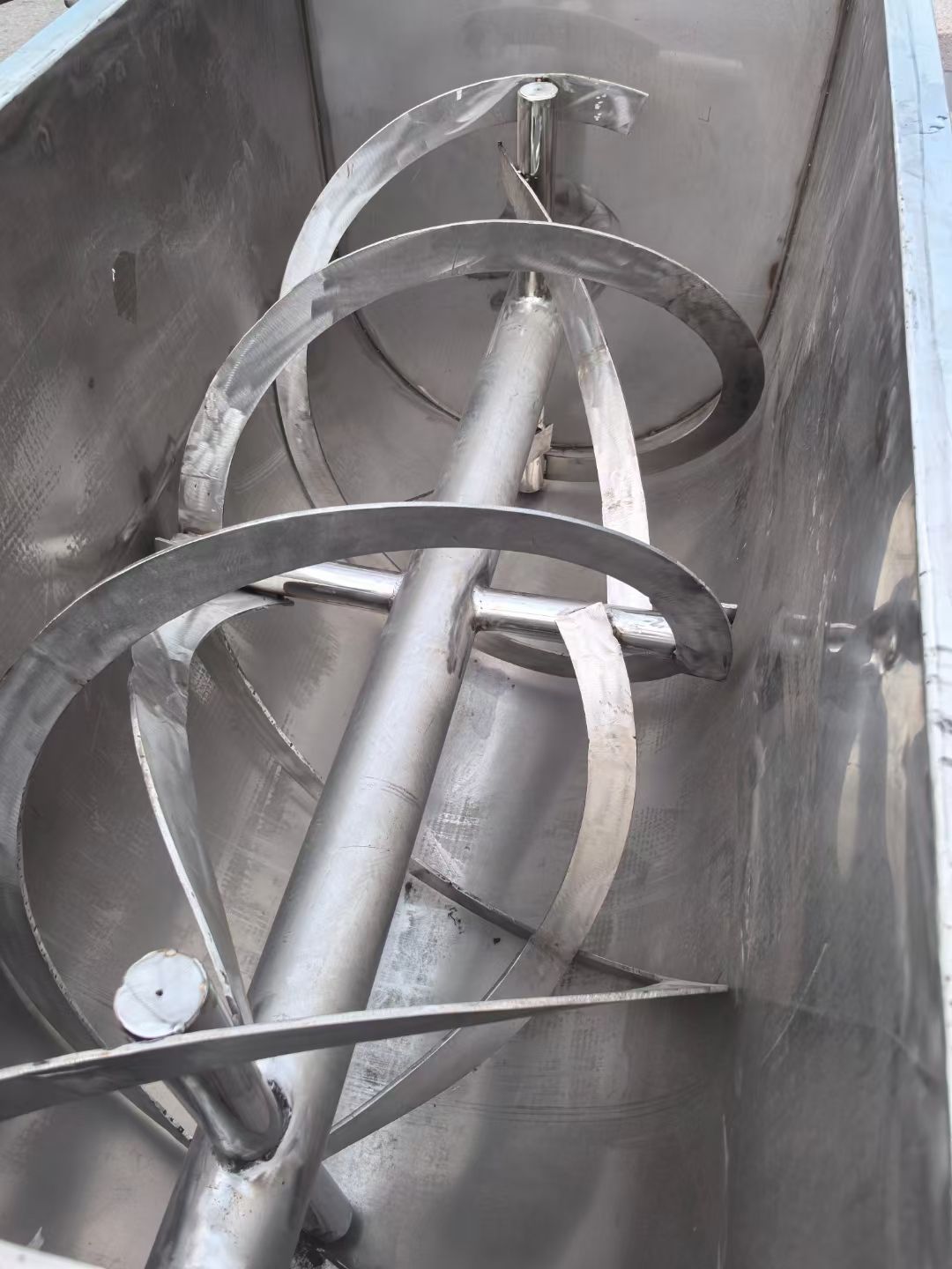 轉(zhuǎn)讓二手螺帶混合機 四臺容積500L拋光臥式螺帶混合機