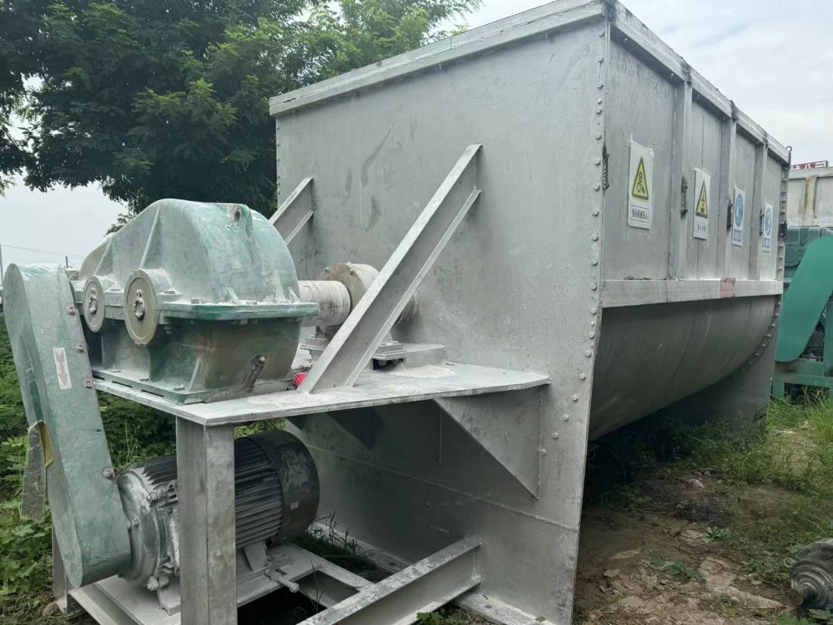 轉(zhuǎn)讓二手螺帶混合機(jī) 一臺(tái)容積18立方臥式重型螺帶混合機(jī)