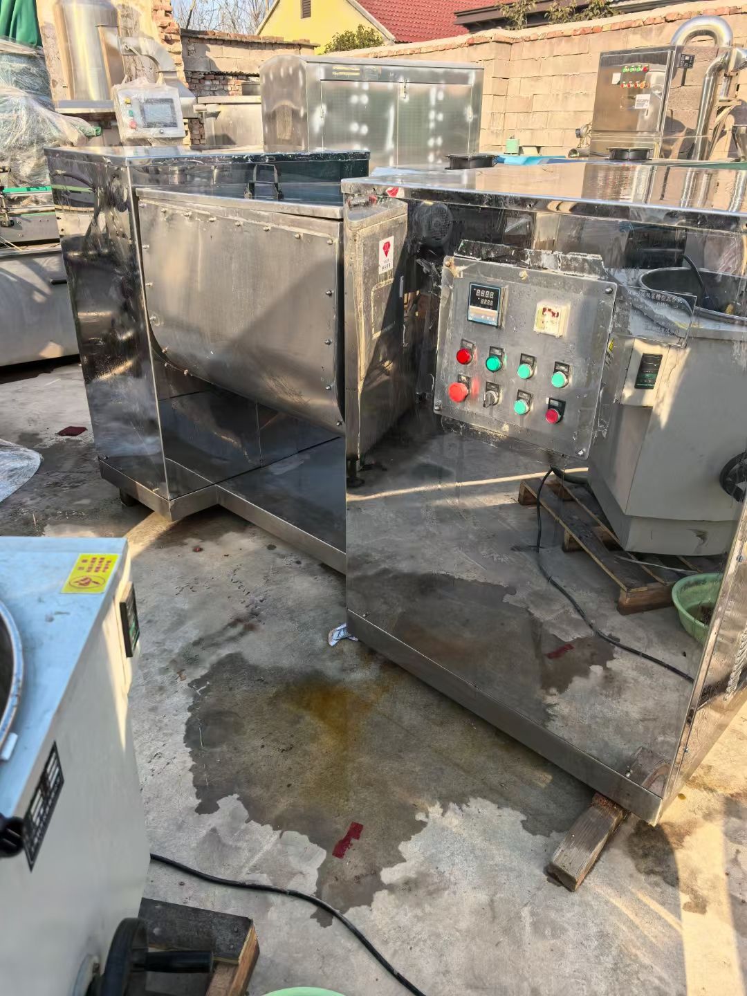 轉(zhuǎn)讓二手槽型混合機 一臺容積200L電加熱雙軸槽型混合機