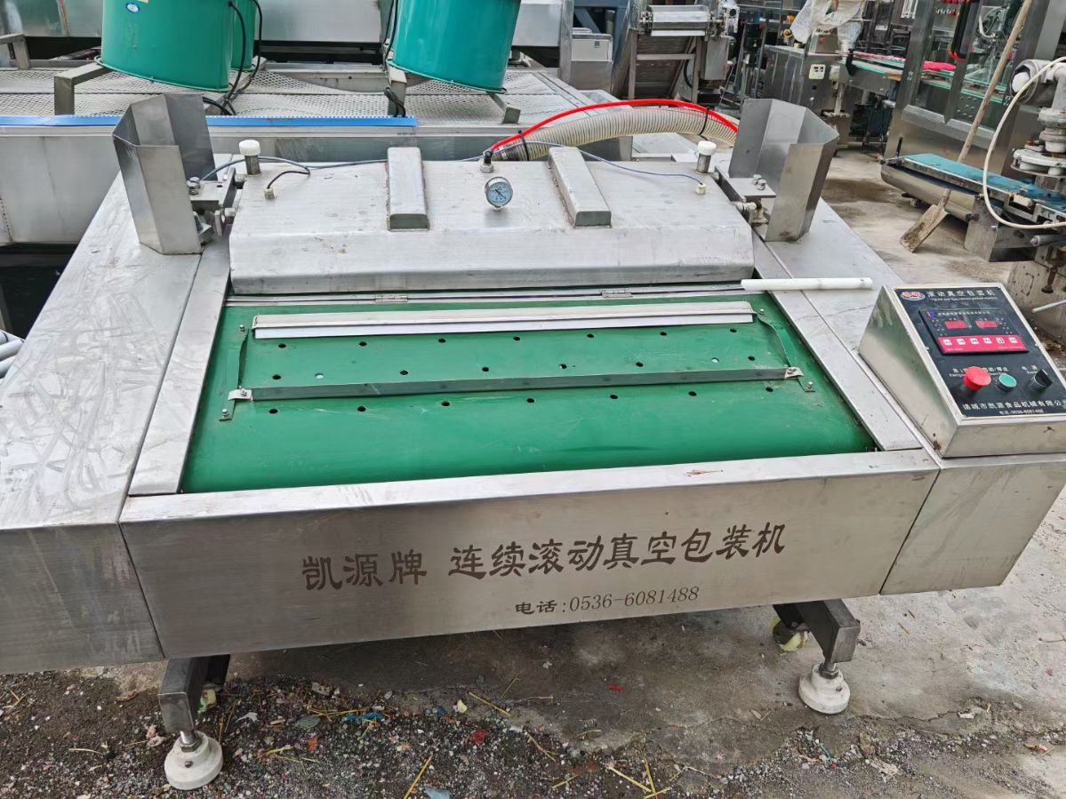 轉(zhuǎn)讓二手滾動(dòng)式包裝機(jī) 一臺(tái)1000型200大泵滾動(dòng)式真空包裝機(jī)