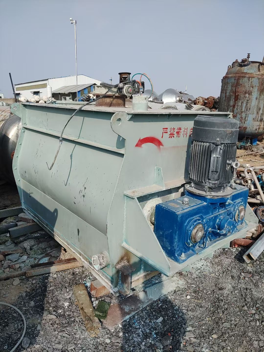 轉(zhuǎn)讓二手無(wú)重力混合機(jī) 一臺(tái)容積3立方雙軸槳葉無(wú)重力混合機(jī)