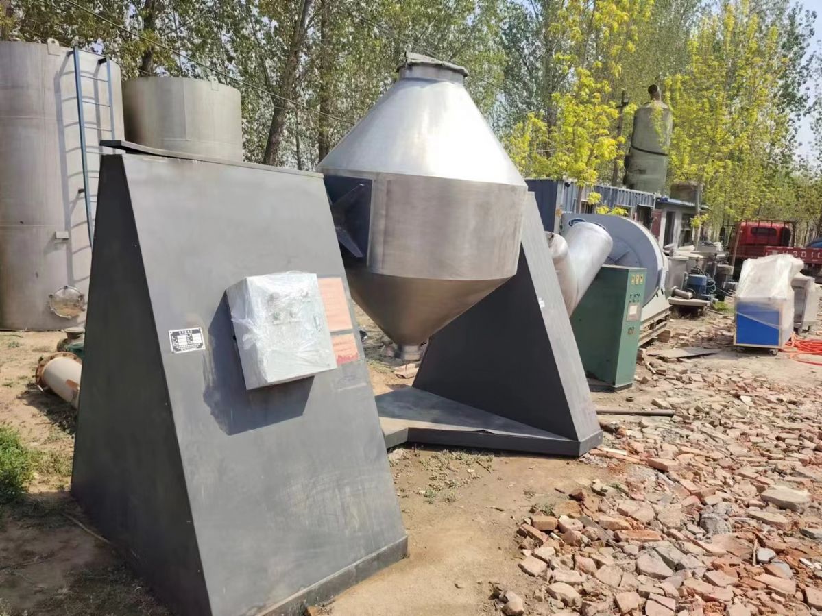 轉(zhuǎn)讓二手雙錐混合機 一臺容積2000L半不銹鋼雙錐式混合機