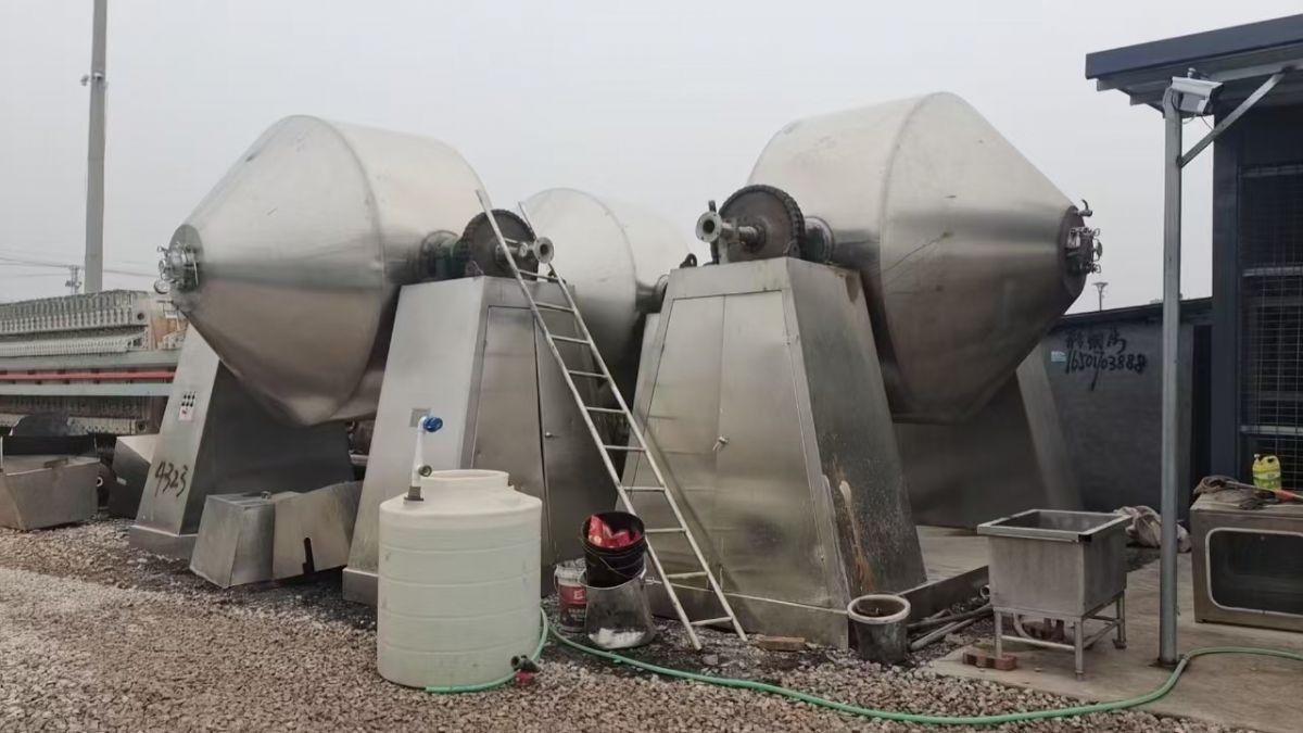 轉(zhuǎn)讓二手雙錐干燥機(jī) 四臺(tái)容積6000L不銹鋼真空回轉(zhuǎn)雙錐干燥機(jī)