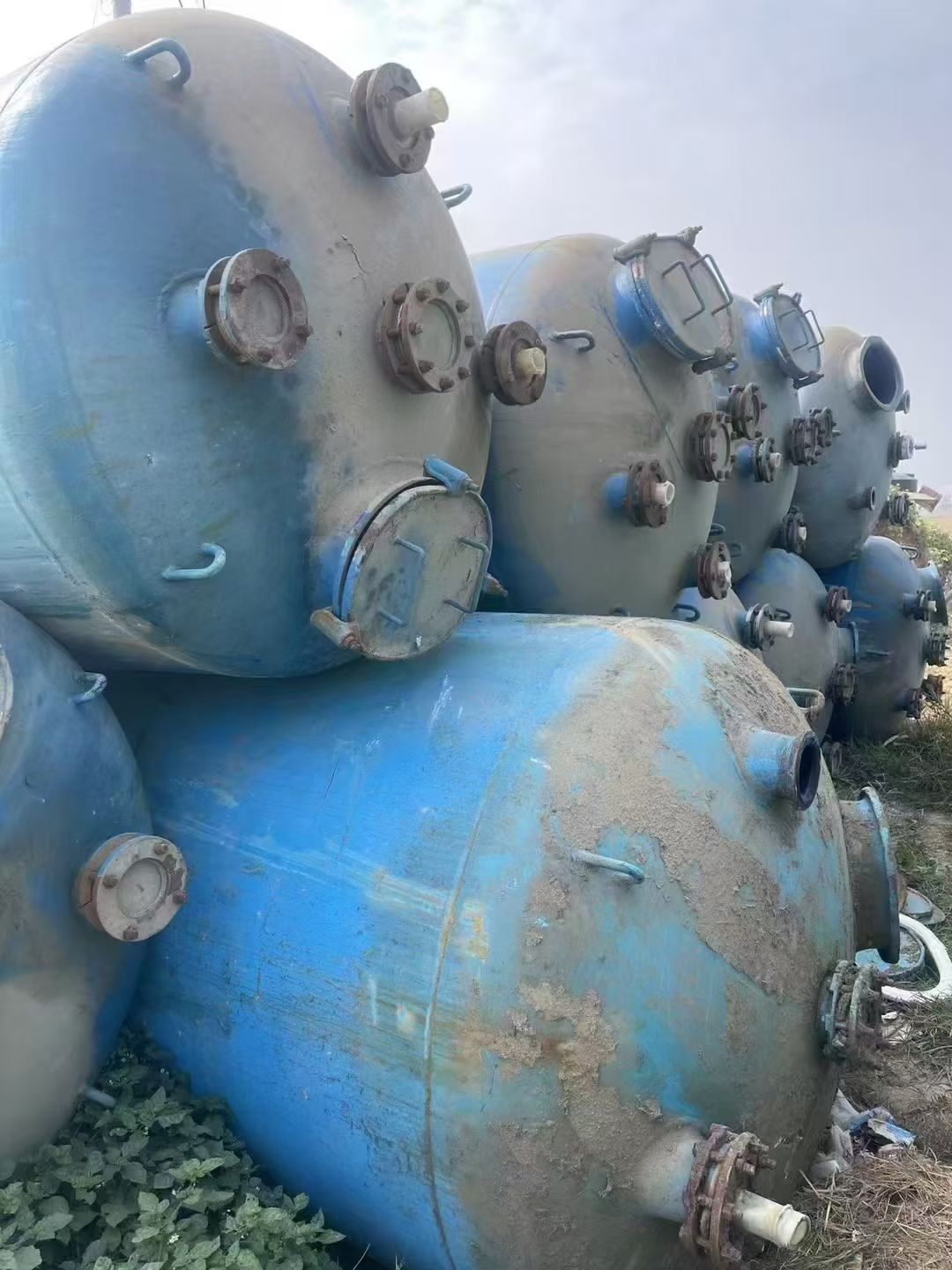 轉(zhuǎn)讓二手搪瓷儲罐 容積3000L-5000L現(xiàn)貨17臺立式搪瓷儲罐