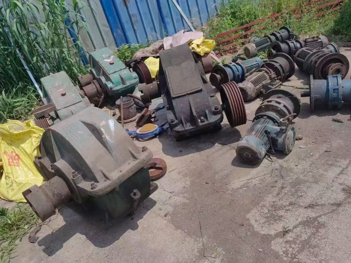 轉(zhuǎn)讓二手耙式干燥機 四臺容積5000L臥式真空耙式干燥機