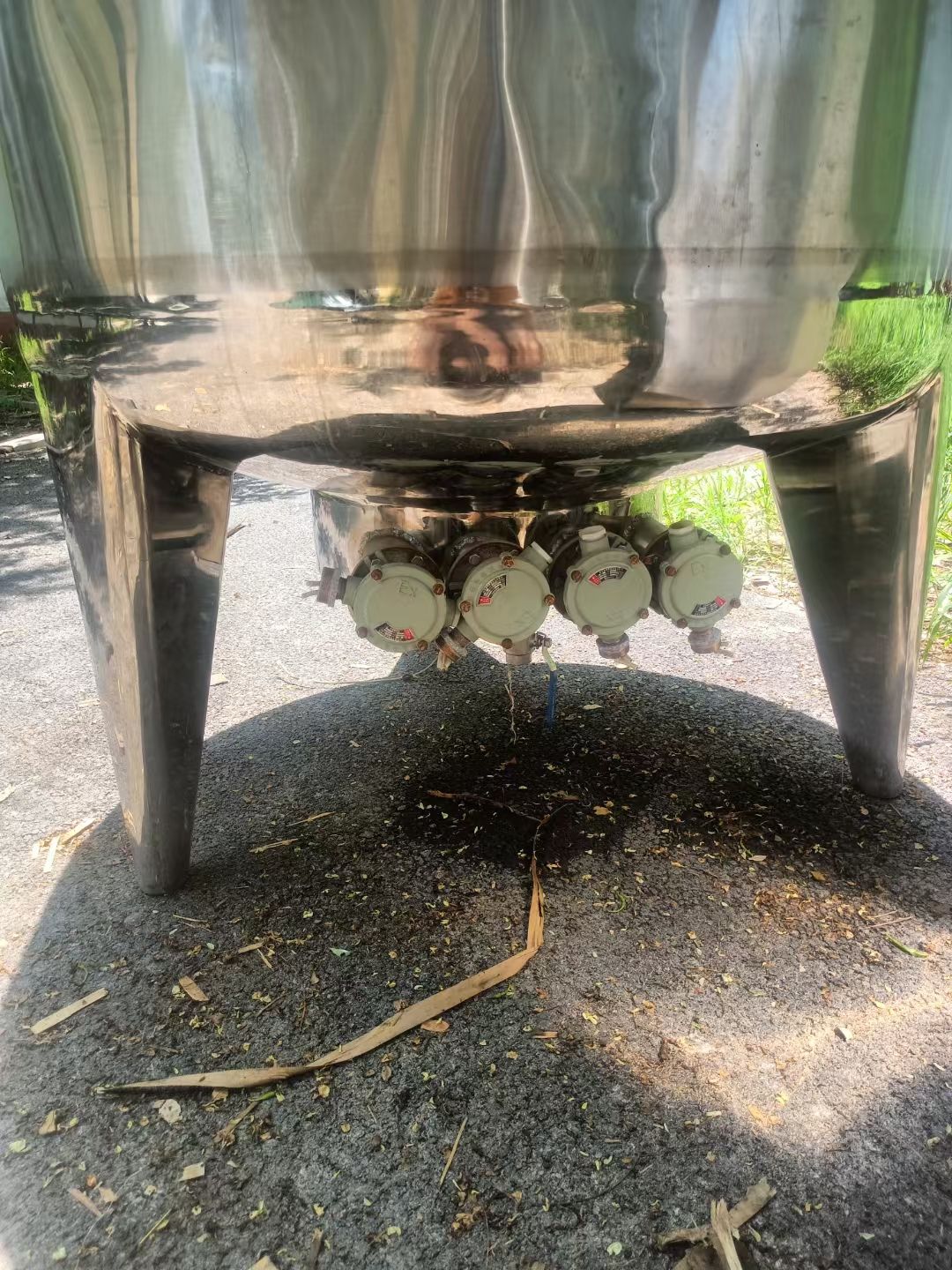 轉(zhuǎn)讓二手雙層攪拌罐 一臺(tái)容積500L內(nèi)掛壁攪拌電加熱雙層攪拌罐