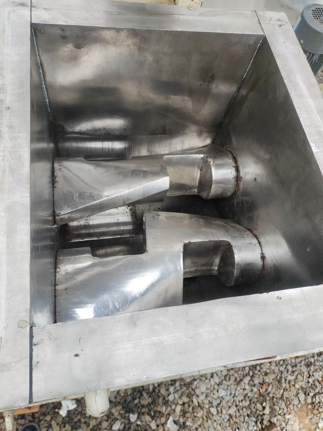 轉(zhuǎn)讓二手翻缸捏合機(jī) 一臺容積50L蒸汽加熱翻缸翻蓋捏合機(jī)