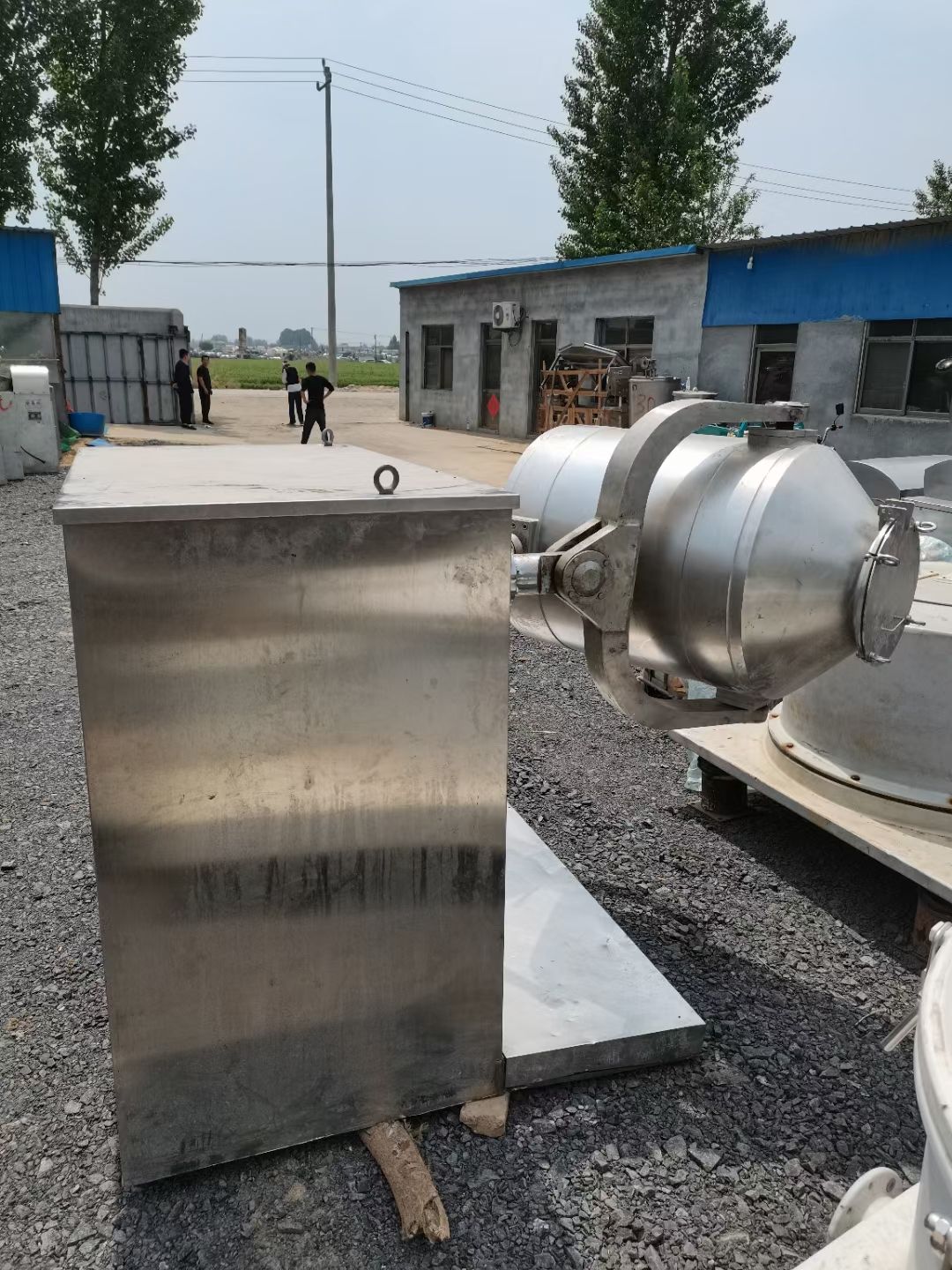 轉(zhuǎn)讓二手三維混合機(jī) 一臺(tái)容積400L制藥級(jí)三維運(yùn)動(dòng)混合機(jī)