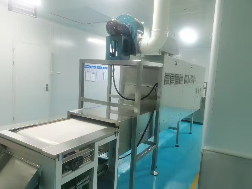 轉(zhuǎn)讓二手微波干燥機(jī) 一臺(tái)功率12千瓦水冷式工業(yè)微波干燥機(jī)